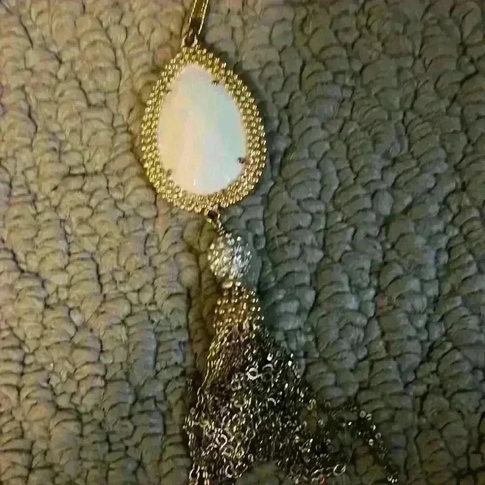 Lilly pulitzer necklace gold and white long chain - Picture 4 of 6